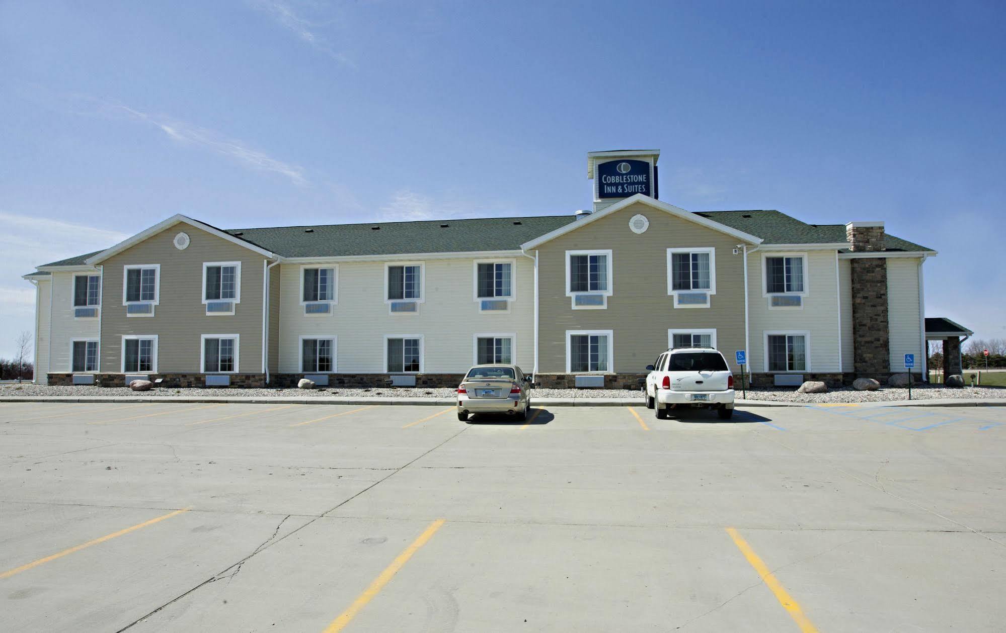 Cobblestone Inn & Suites - Langdon Esterno foto