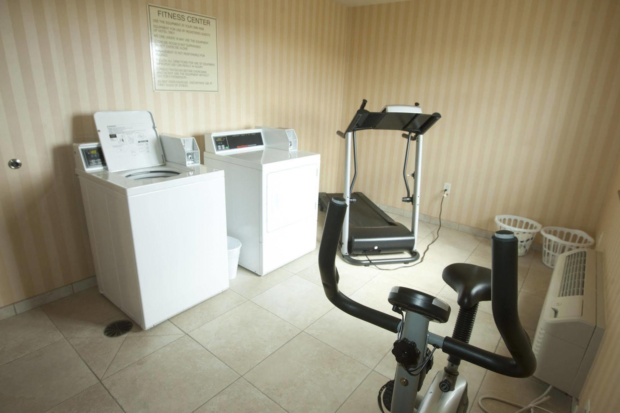 Cobblestone Inn & Suites - Langdon Esterno foto