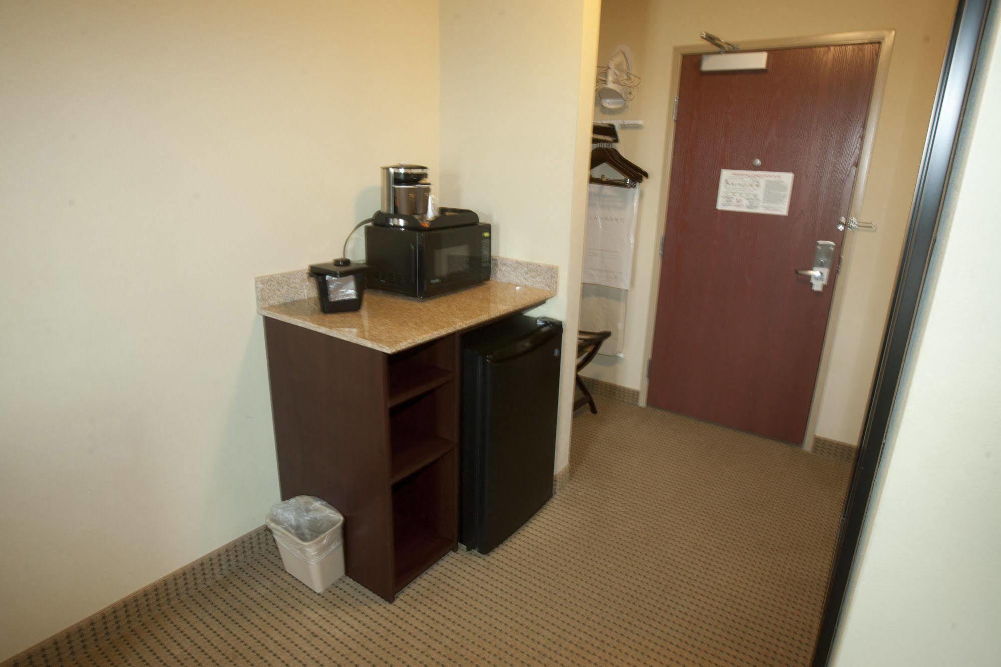 Cobblestone Inn & Suites - Langdon Esterno foto