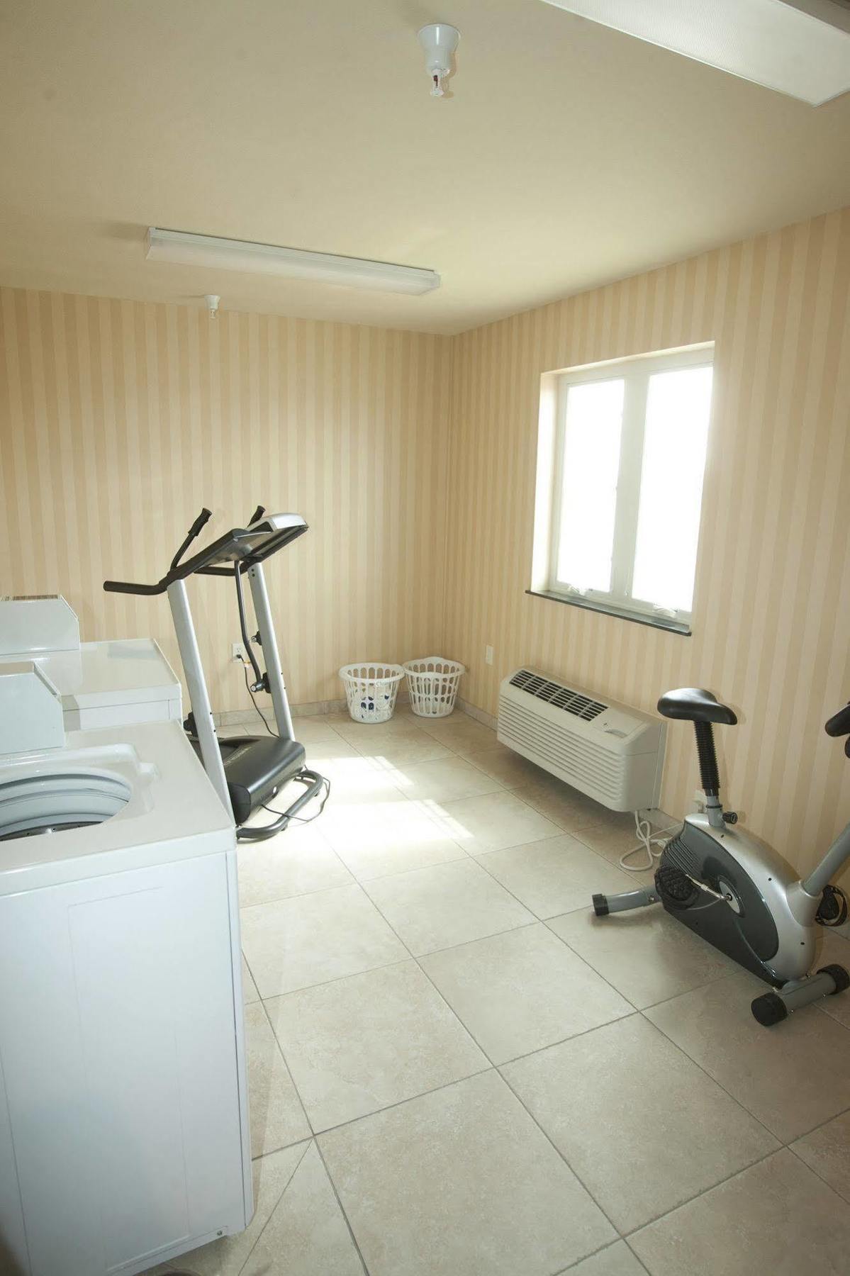 Cobblestone Inn & Suites - Langdon Esterno foto