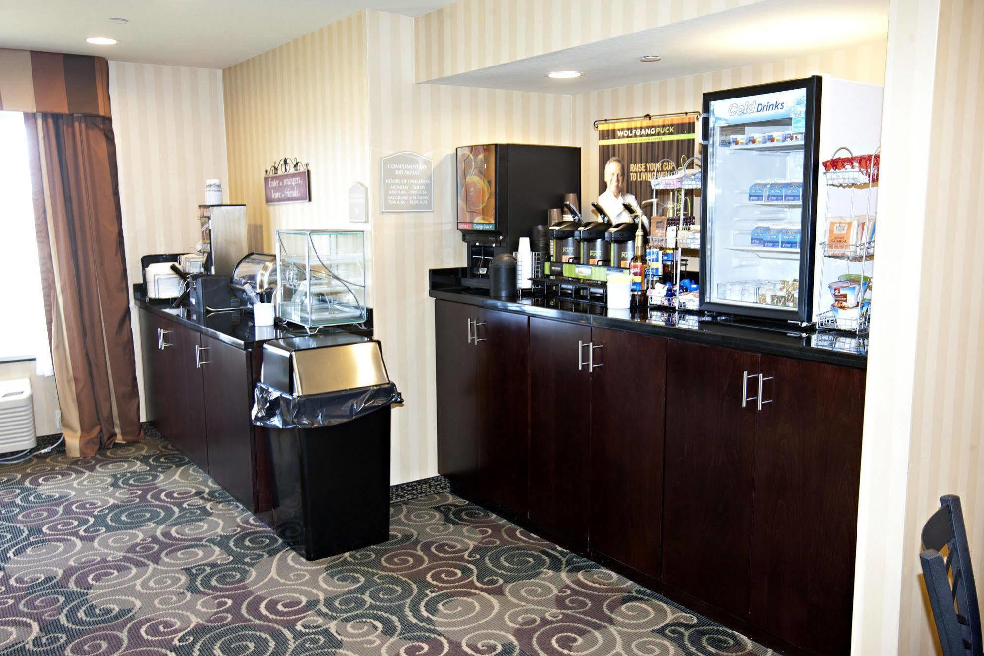 Cobblestone Inn & Suites - Langdon Esterno foto