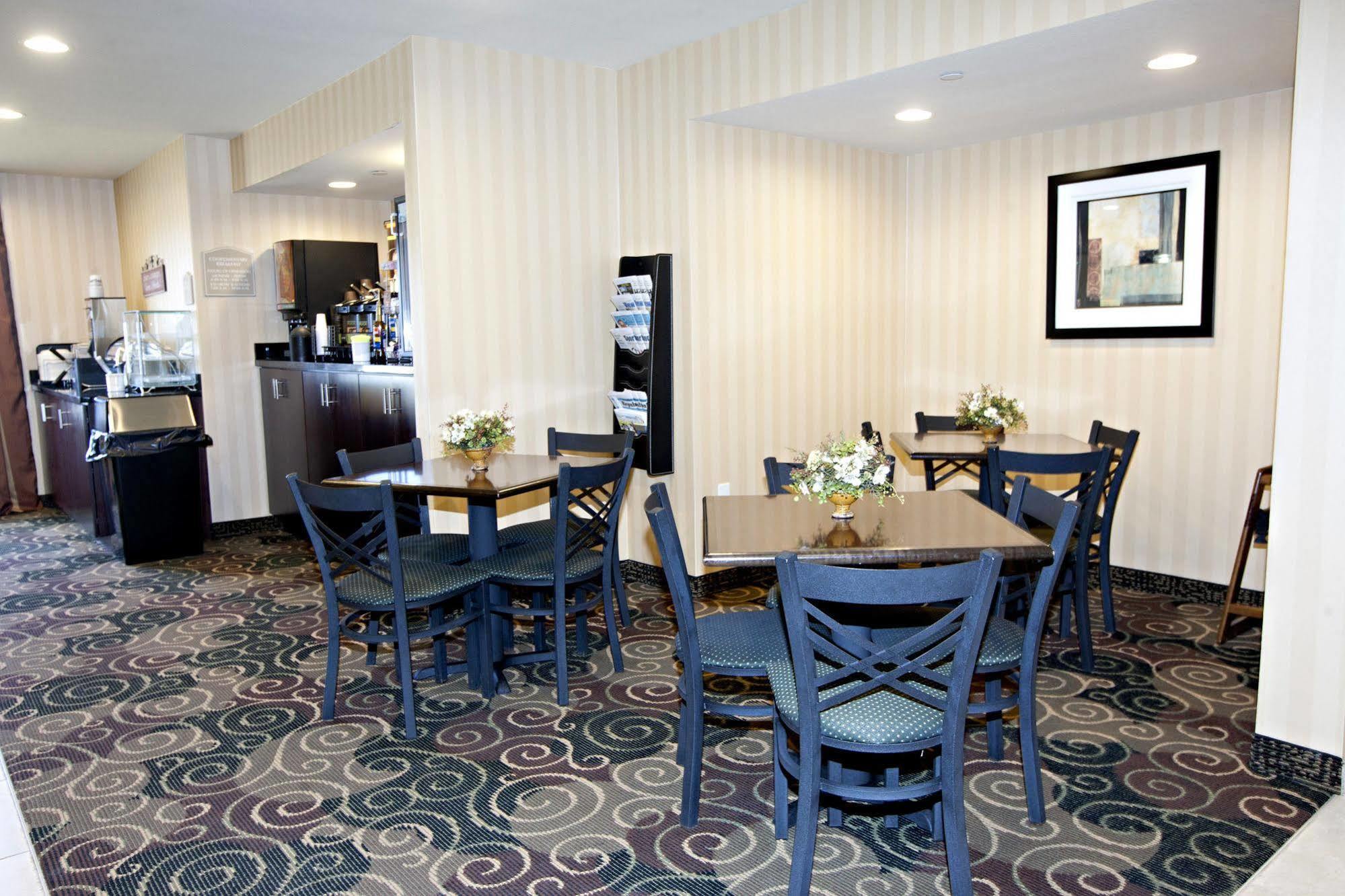 Cobblestone Inn & Suites - Langdon Esterno foto